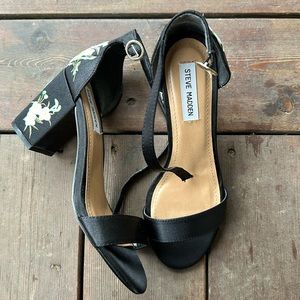 Steve Madden heels with design